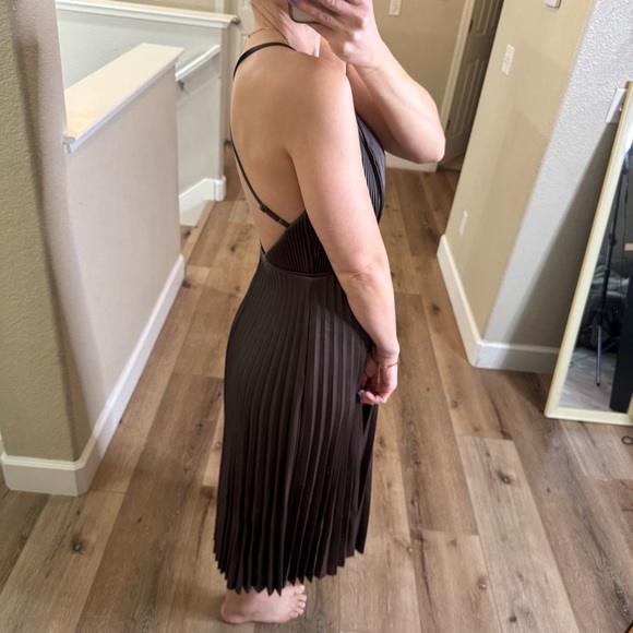 Banana Republic faux leather pleated dress - Picture 16 of 17